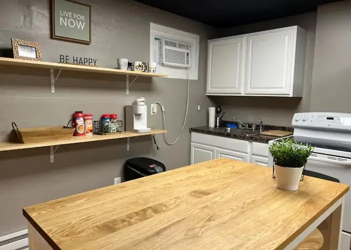 Apartment Crew Housing Sleeps 28 7br With 15 Beds And 4 Baths *