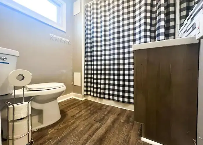Crew Housing Sleeps 28 7br With 15 Beds And 4 Baths