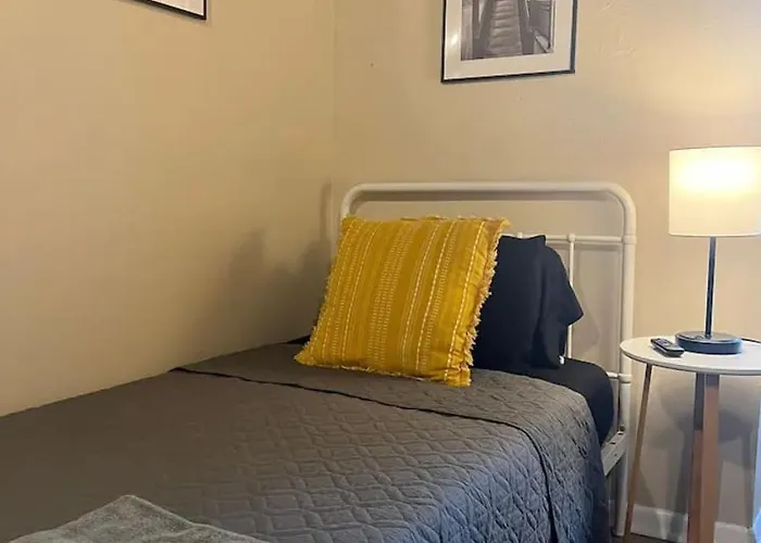 Apartment Crew Housing Sleeps 28 7br With 15 Beds And 4 Baths *