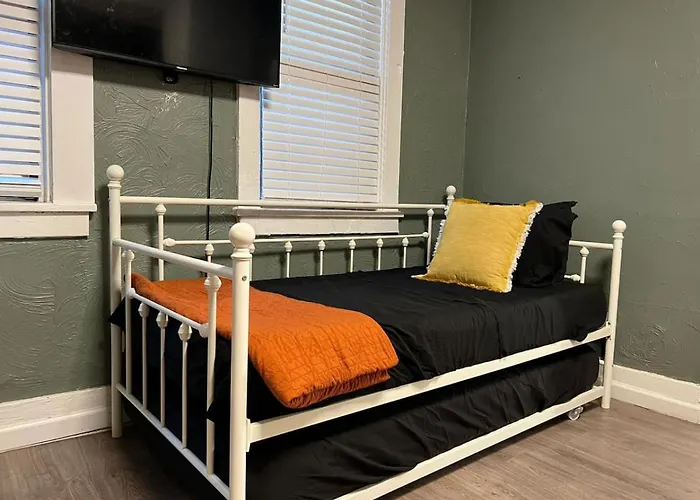Crew Housing Sleeps 28 7br With 15 Beds And 4 Baths Pittsburgh