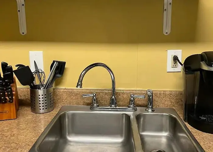 Crew Housing Sleeps 28 7br With 15 Beds And 4 Baths Apartment *