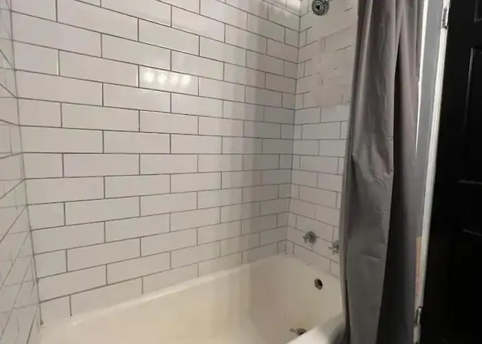 Apartment Crew Housing Sleeps 28 7br With 15 Beds And 4 Baths *