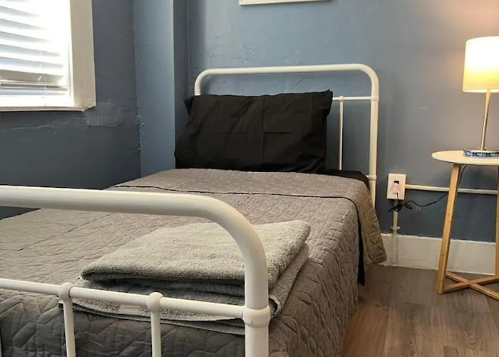 Crew Housing Sleeps 28 7br With 15 Beds And 4 Baths