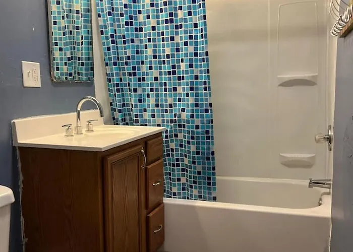 Crew Housing Sleeps 28 7br With 15 Beds And 4 Baths *