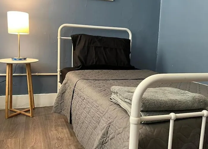 Apartment Crew Housing Sleeps 28 7br With 15 Beds And 4 Baths