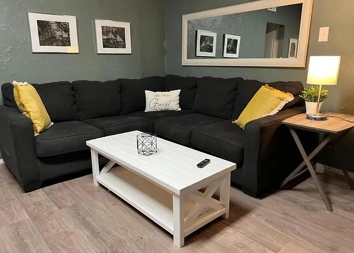 Apartment Crew Housing Sleeps 28 7br With 15 Beds And 4 Baths Pittsburgh