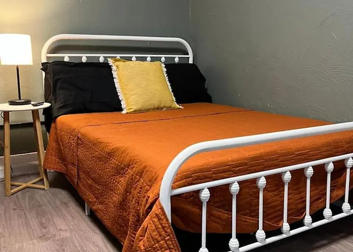 Apartment Crew Housing Sleeps 28 7br With 15 Beds And 4 Baths Pittsburgh
